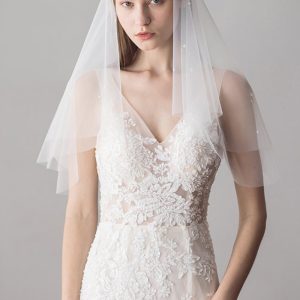 White Two-Tier Short Tulle Bridal Veil With Pearls